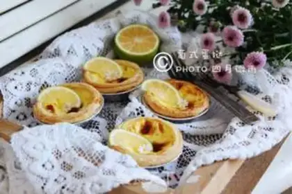 Make A simple quick hand with a Portuguese egg step 0
