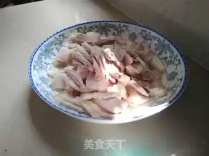 Make Five-flower meat-man tore the dishes step 1
