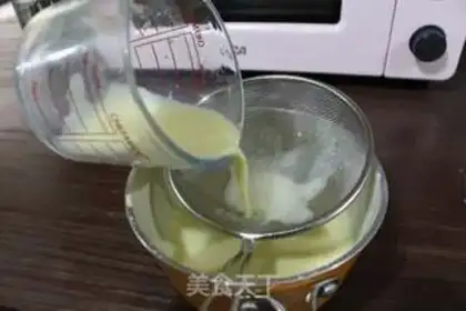 Make A simple quick hand with a Portuguese egg step 6