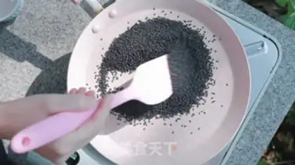 Make walnut sesame paste step 1