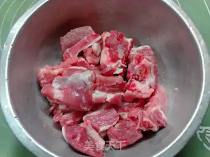 Make Red dates are for rib soup step 1