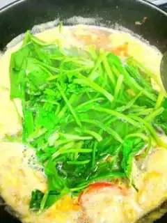 Make Potato egg spinach soup step 4
