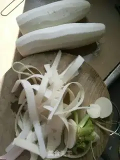 Make Sugar vinegar and radish step 0