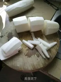 Make Sugar vinegar and radish step 1