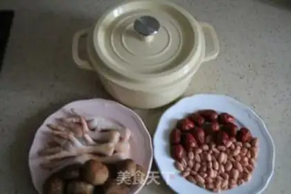 Make Chicken claws with red dates step 0