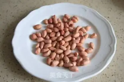 Make Chicken claws with red dates step 2