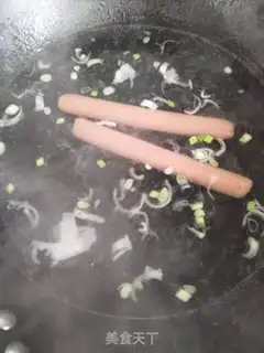 Make Red, yellow and green noodles step 0