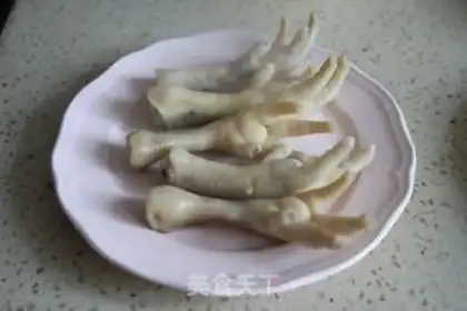 Make Chicken claws with red dates step 5