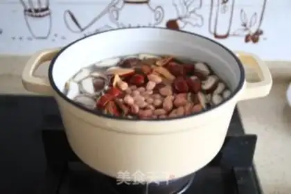 Make Chicken claws with red dates step 9
