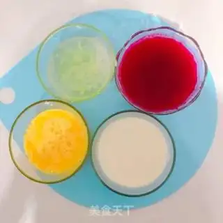 Make Three colours and four leaves step 0
