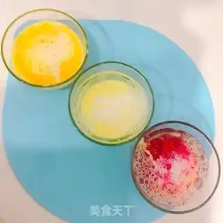 Make Three colours and four leaves step 1