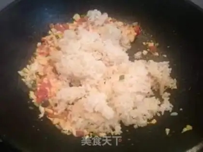 Make Tomato egg fried rice step 4