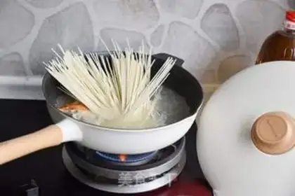 Make Porridge Krabby noodle step 6