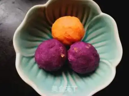 Make Two-colour potato ball yogurt cap step 4