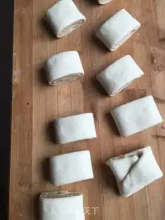Make Sofa rolls step 6