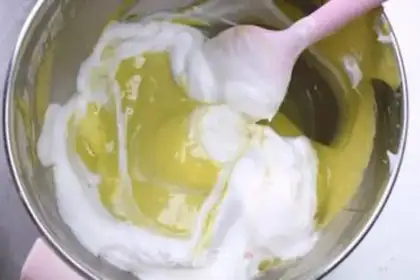 Make Strawberry Tower cake step 4