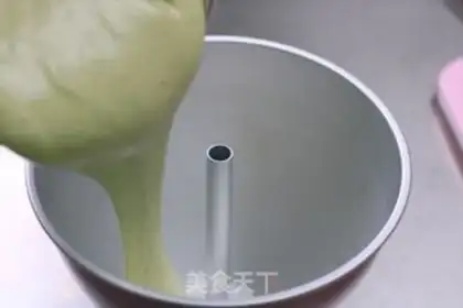 Make Strawberry Tower cake step 5