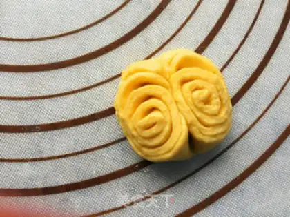 Make Pumpkin rolls step 12