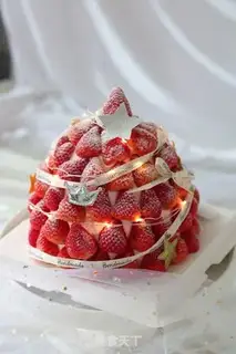 Make Strawberry Tower cake step 12