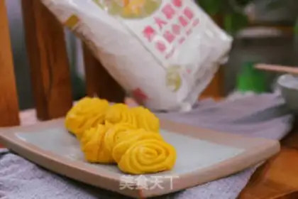 Make Pumpkin rolls step 16