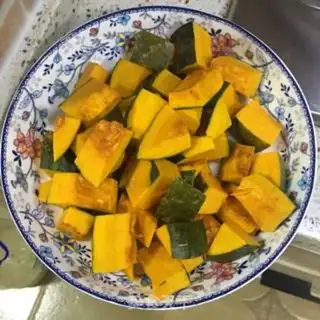 Make Pumpkin roasted salted eggs step 0