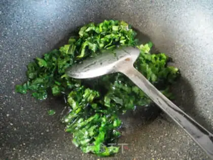 Make Quaffle duck egg fried rice step 1