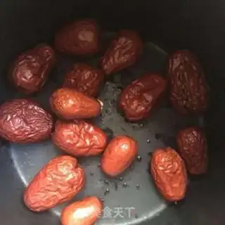Make Lily Five Red Soup step 1