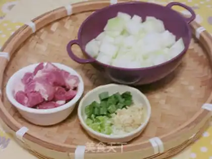 Make Onion cucumber pork porridge step 0