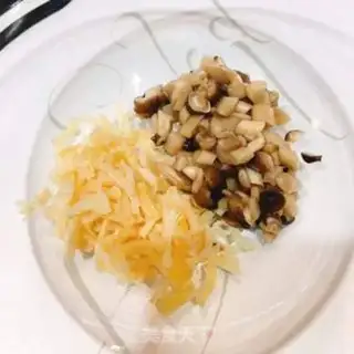 Make Crab-crumb dry noodles step 2