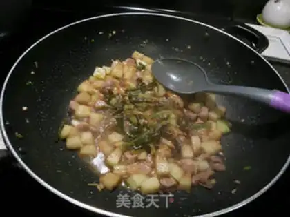 Make Onion cucumber pork porridge step 6