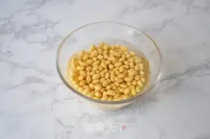 Make Tomato soy and pig hoof step 1