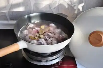 Make Tomato soy and pig hoof step 3