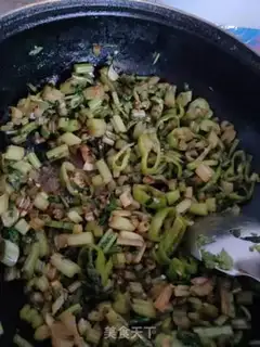 Make Garlic fried eggs step 1