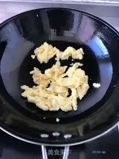 Make Garlic fried eggs step 2