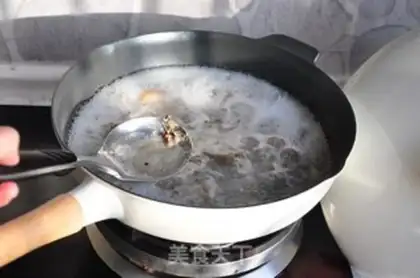 Make Tomato soy and pig hoof step 4