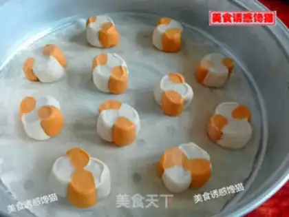 Make Pumpkin double-coloured buns step 7