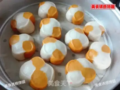 Make Pumpkin double-coloured buns step 9