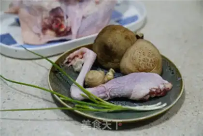 Make Chicken leg mushroom soup step 0