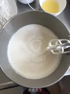 Make Eight-inch sponge cake step 3