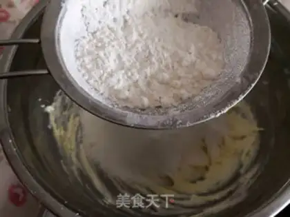 Make Spider crackers step 1