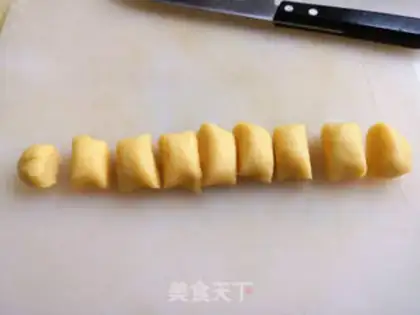 Make Spider crackers step 2