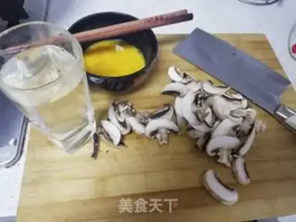 Make Goose eggs steam mushrooms step 1