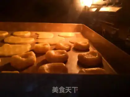 Make Spider crackers step 4
