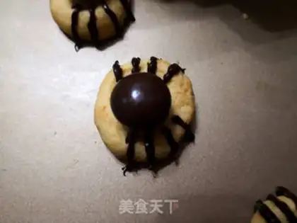 Make Spider crackers step 7
