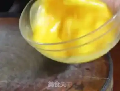 Make Plum mushrooms and eggs step 3