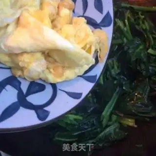 Make Spinach fried eggs step 5