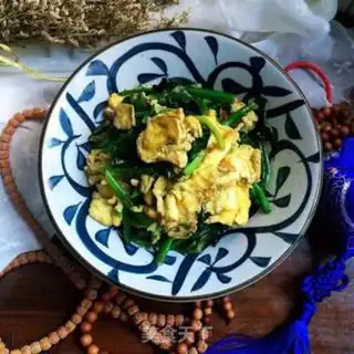Make Spinach fried eggs step 8