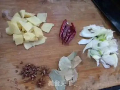 Make Piggy hands with sauce step 2