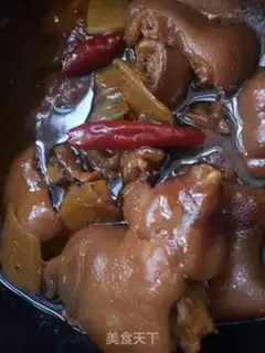 Make Piggy hands with sauce step 6