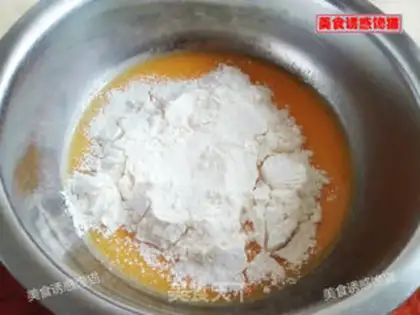 Make Red-tree cake roll step 1